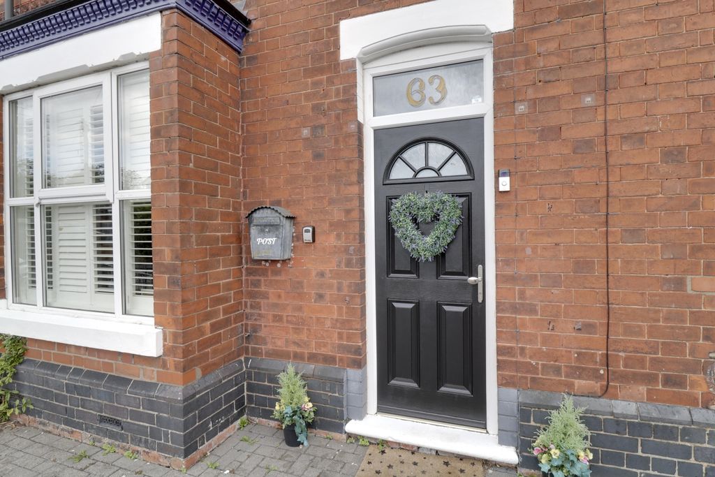 Property photo 2 of 19 Entrance