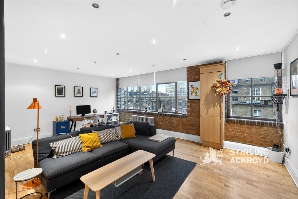 Property photo 1 of 15 Reception