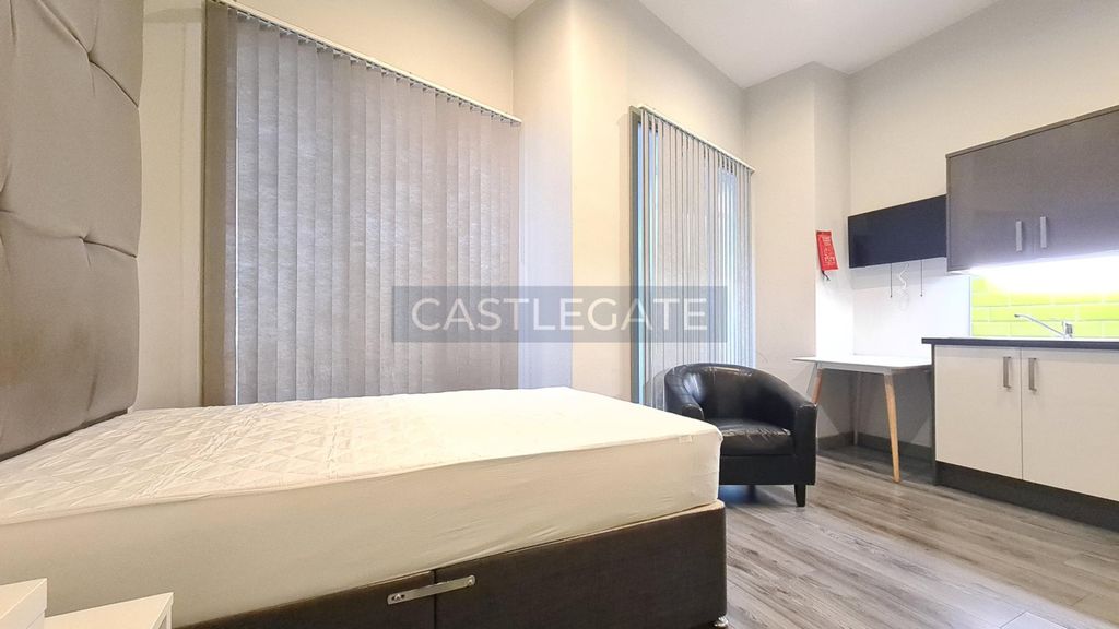 Property photo 3 of 9 Room 3 The Works At Standard House (2)