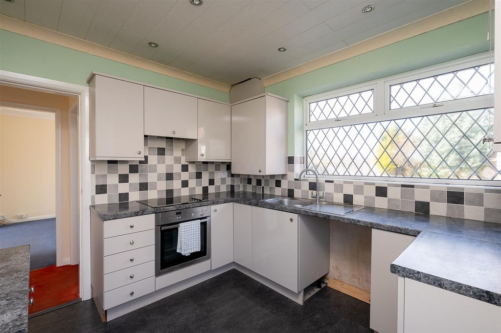 Property photo 2 of 14 Kitchen