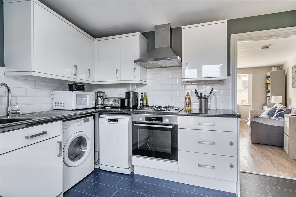 Property photo 3 of 13 1416016-12-69B1775ee5B4A.Jpg