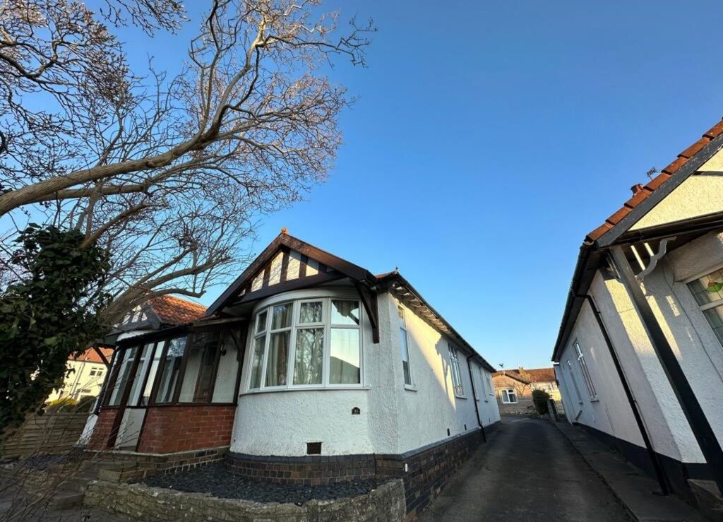 Property photo 1 of 4 Charming Detached Bungalow With Bay Window And Cov...