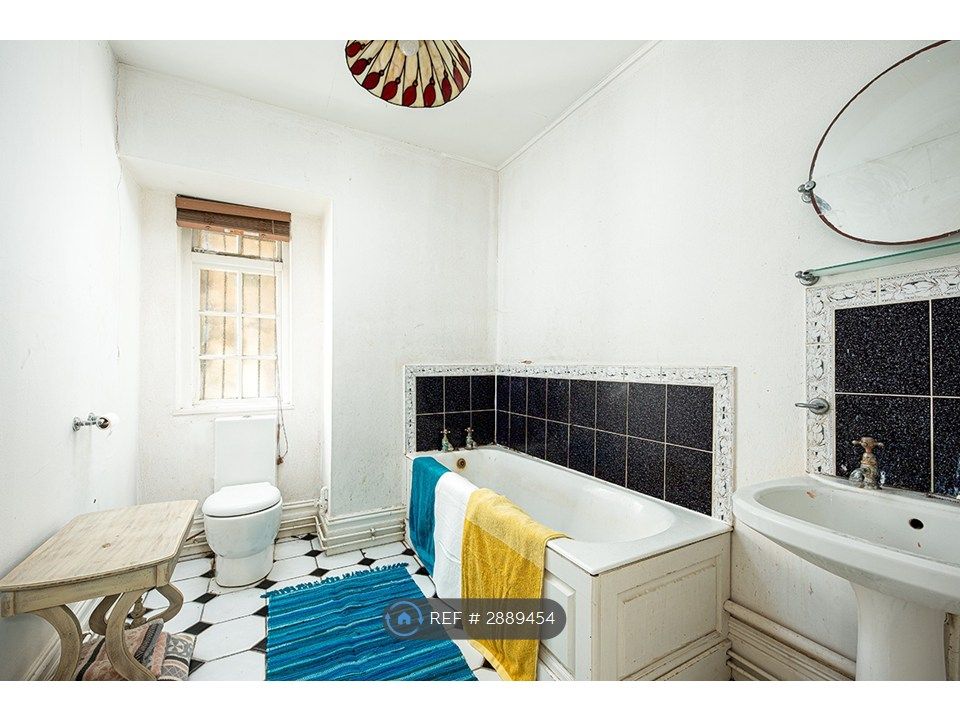 Property photo 3 of 33
