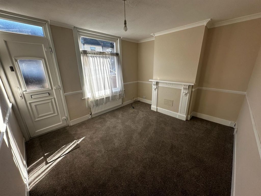 Property photo 2 of 11 Living Room