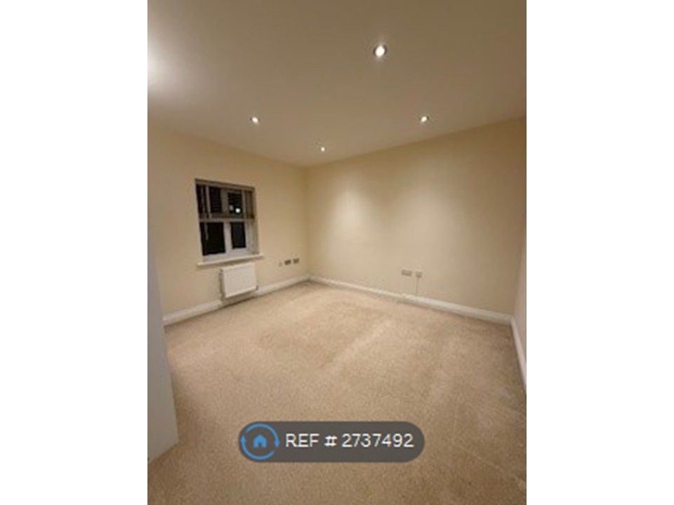 Property photo 3 of 9 Bedroom