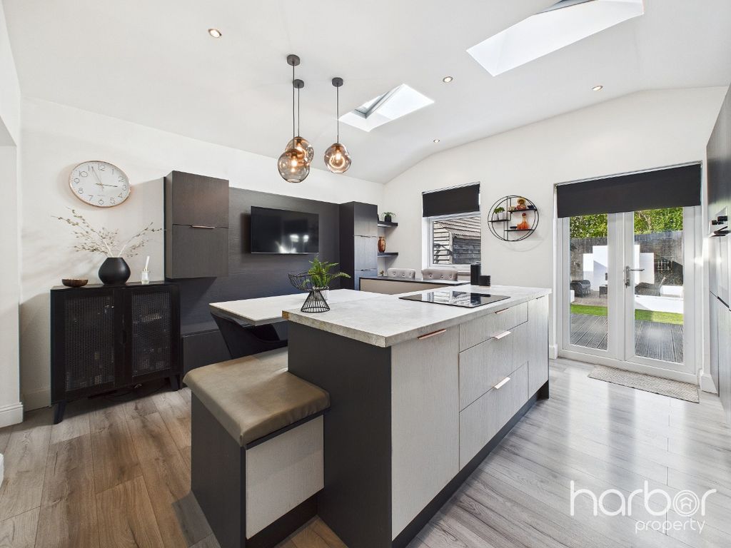 Property photo 2 of 23 4380075
