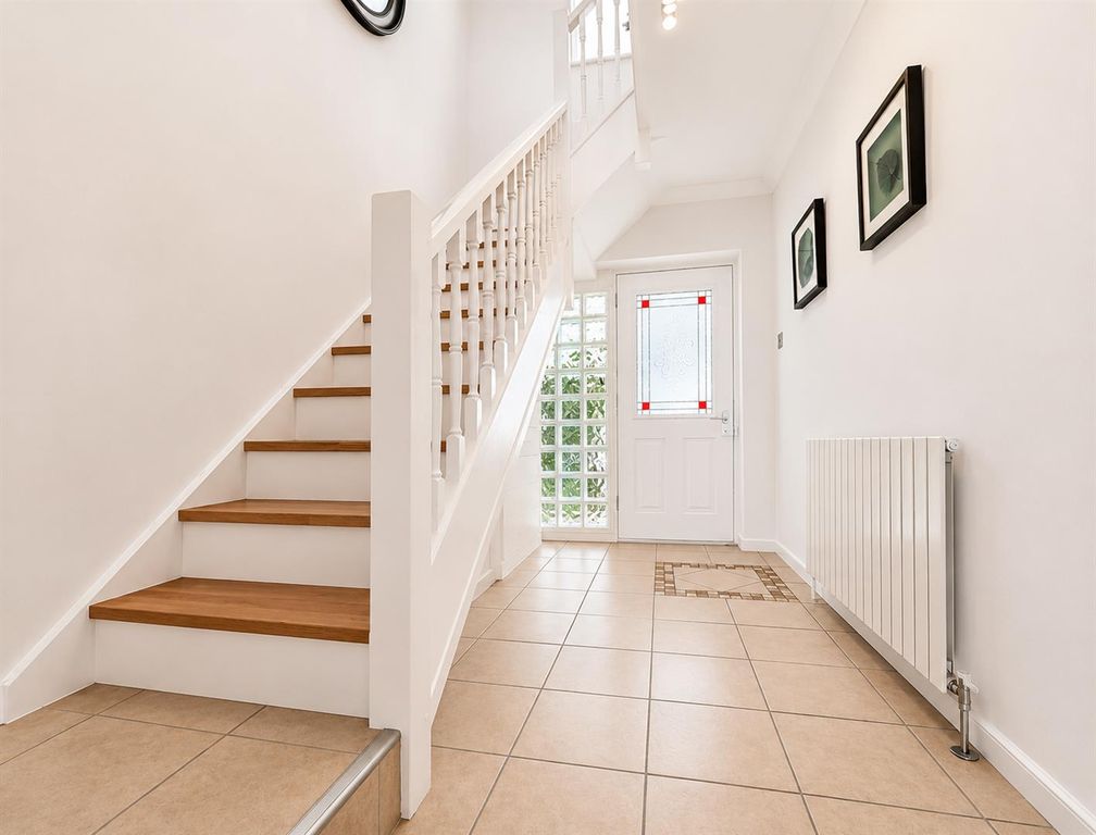 Property photo 3 of 25 Hallway