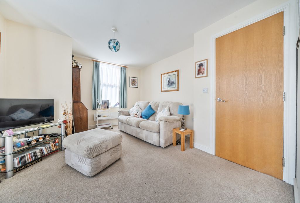 Property photo 3 of 10 1493472-8-6A574E7...