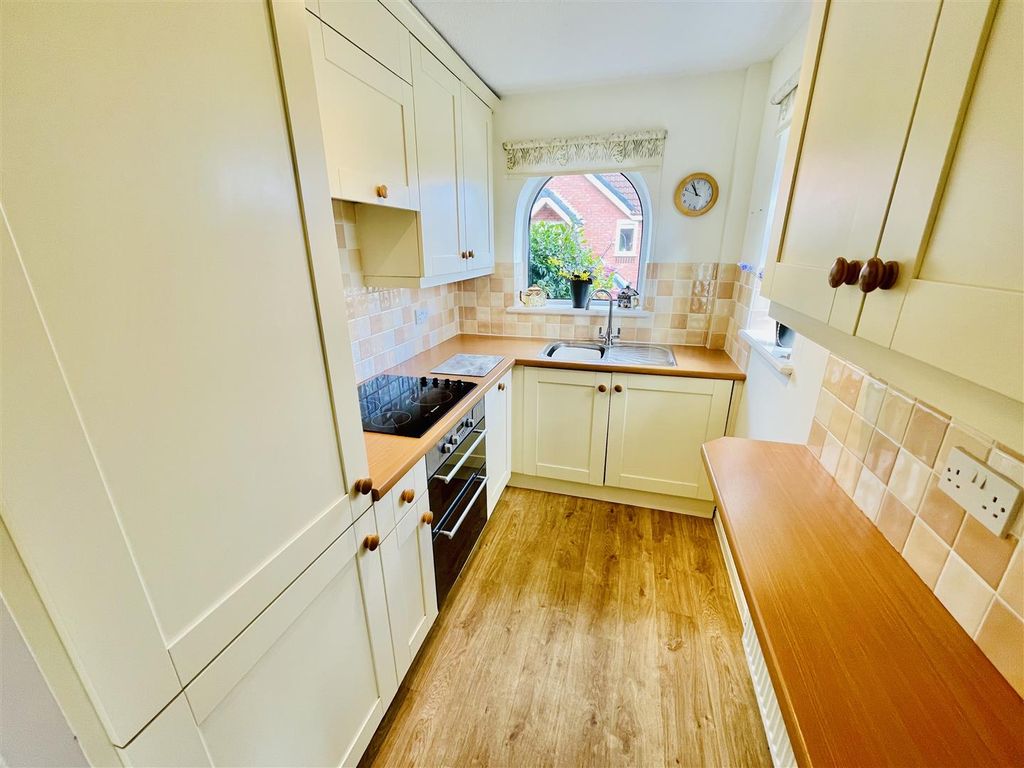 Property photo 3 of 13 Kitchen