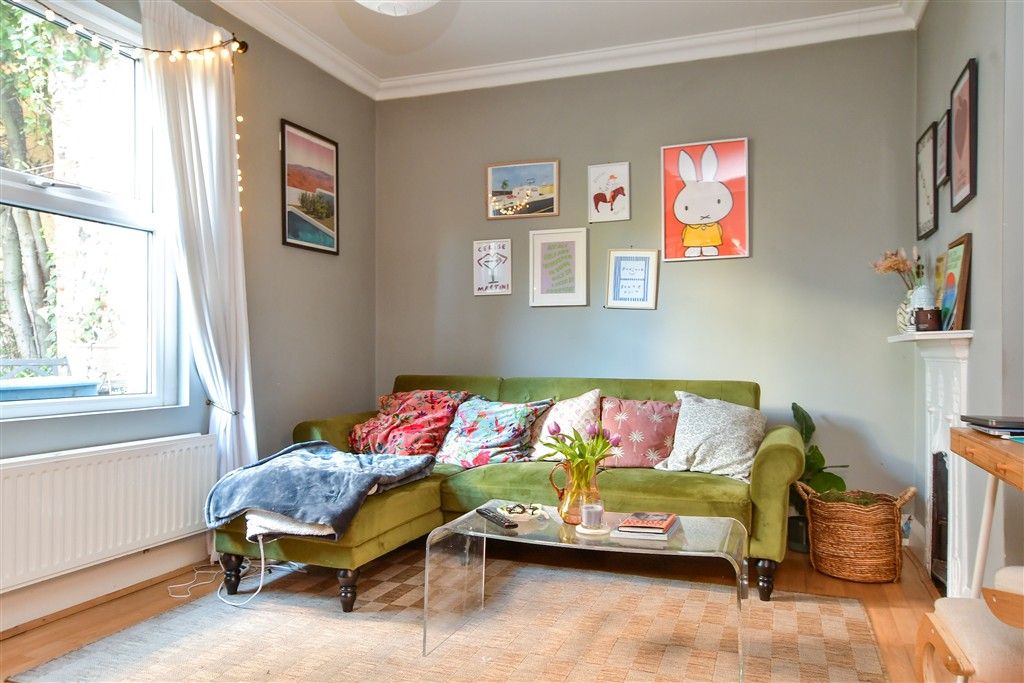 Property photo 2 of 8 Lounge