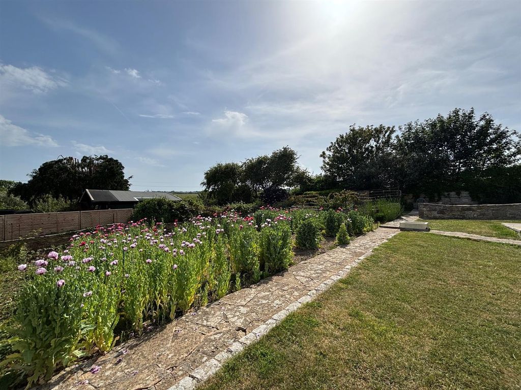 Property photo 3 of 42 4303 New Poppies And Path.Jpg
