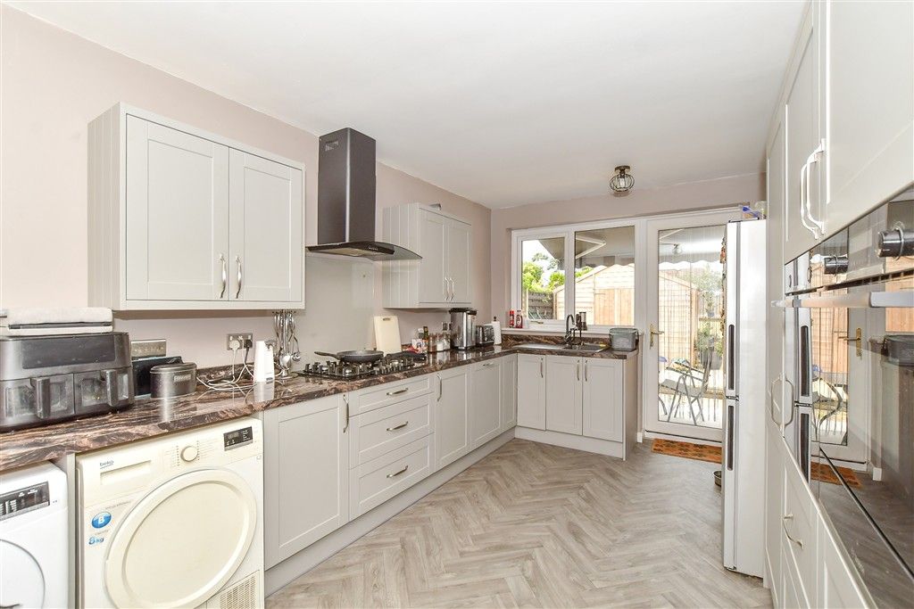 Property photo 1 of 18 Kitchen /Breakfast Room