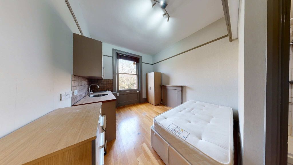 Property photo 1 of 10 Bedroom