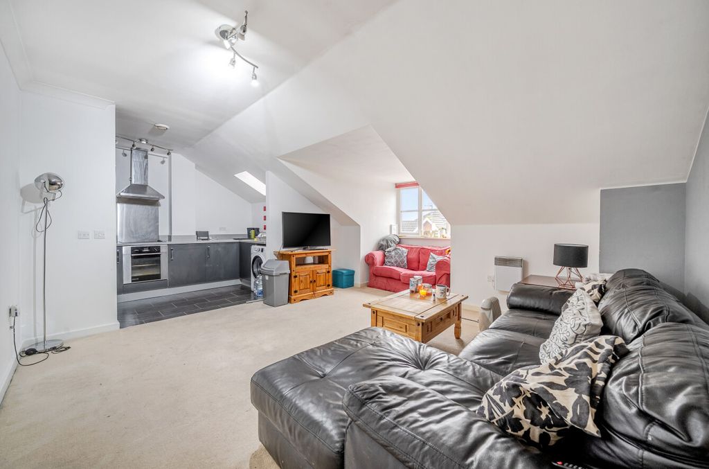 Property photo 3 of 9