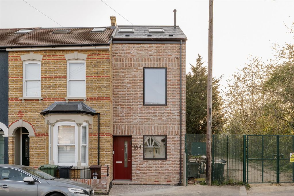 Property photo 1 of 44