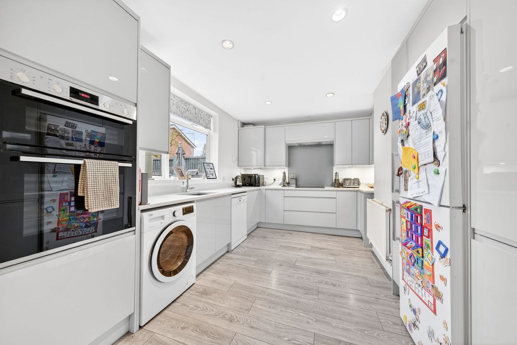 Property photo 3 of 13 Kitchen