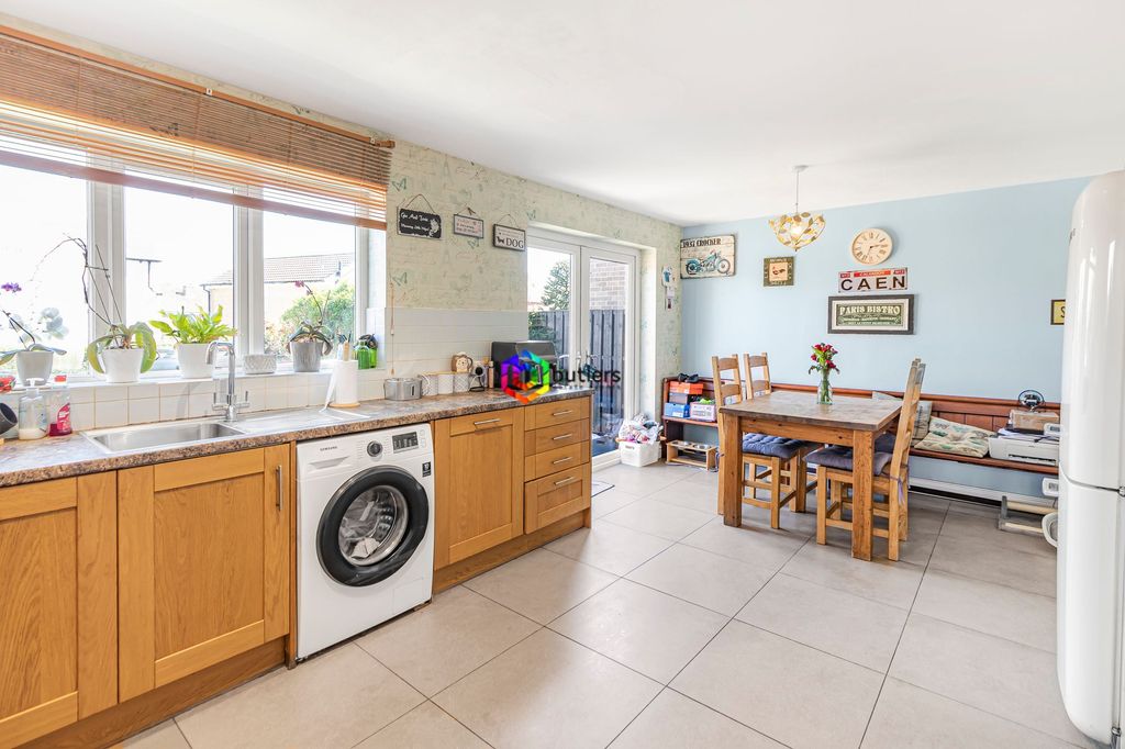 Property photo 3 of 18 Kitchen / Diner
