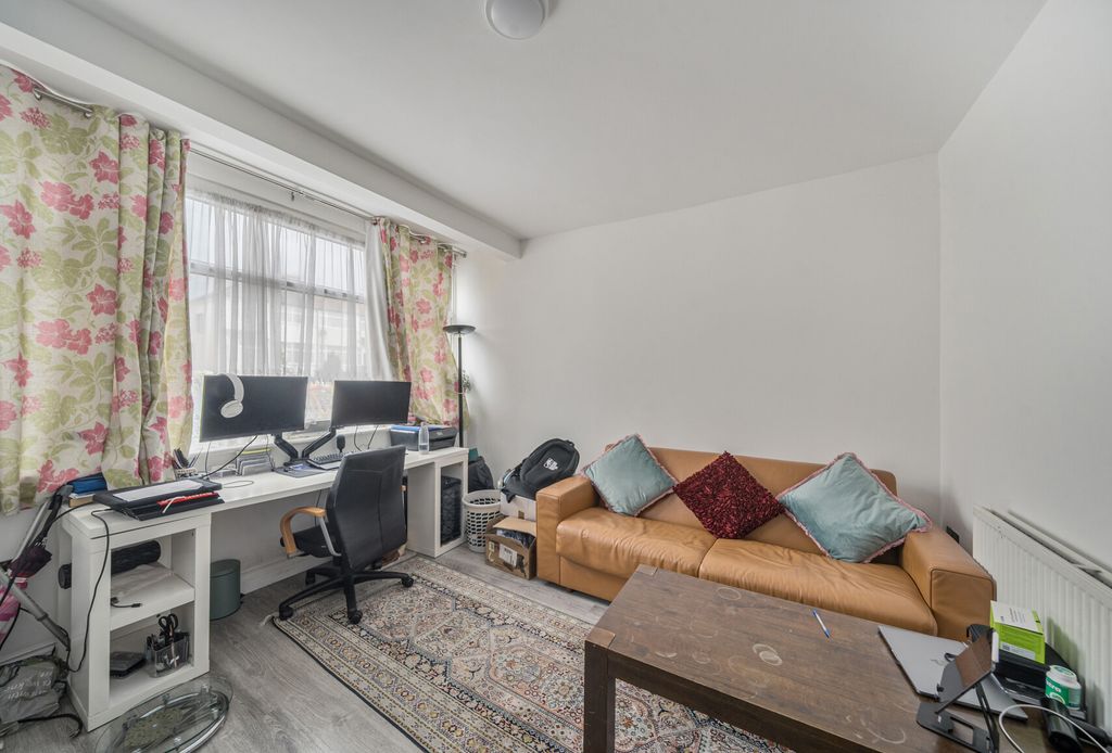 Property photo 3 of 12 1332640-9-6890Bce...