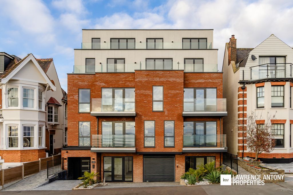 Additional image 14 of 2 bed flat for saleGrand Parade, Leigh-On-Sea SS9
