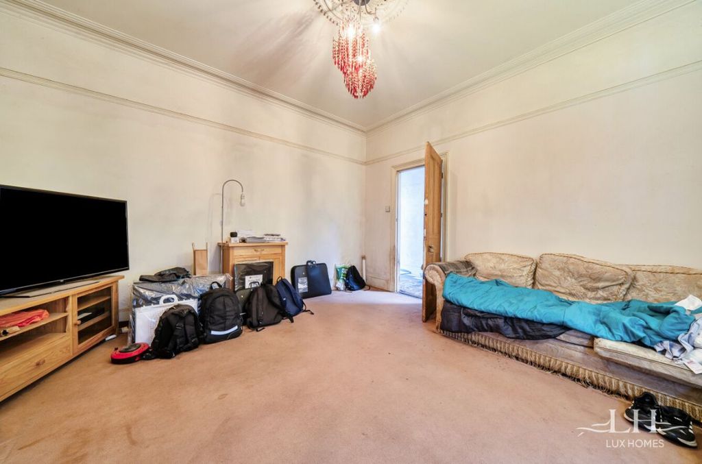 Property photo 3 of 21