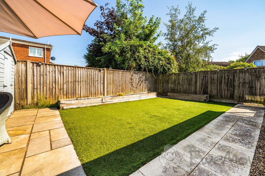 Property photo 3 of 15 Landscaped Garden