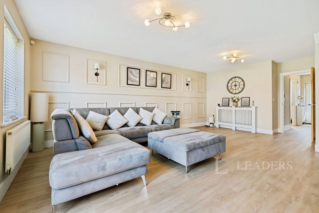 Property photo 2 of 16 Pbox-Img.Jpg