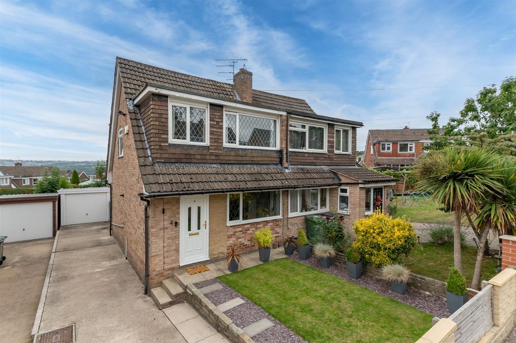Property photo 1 of 21 Greenlea Close