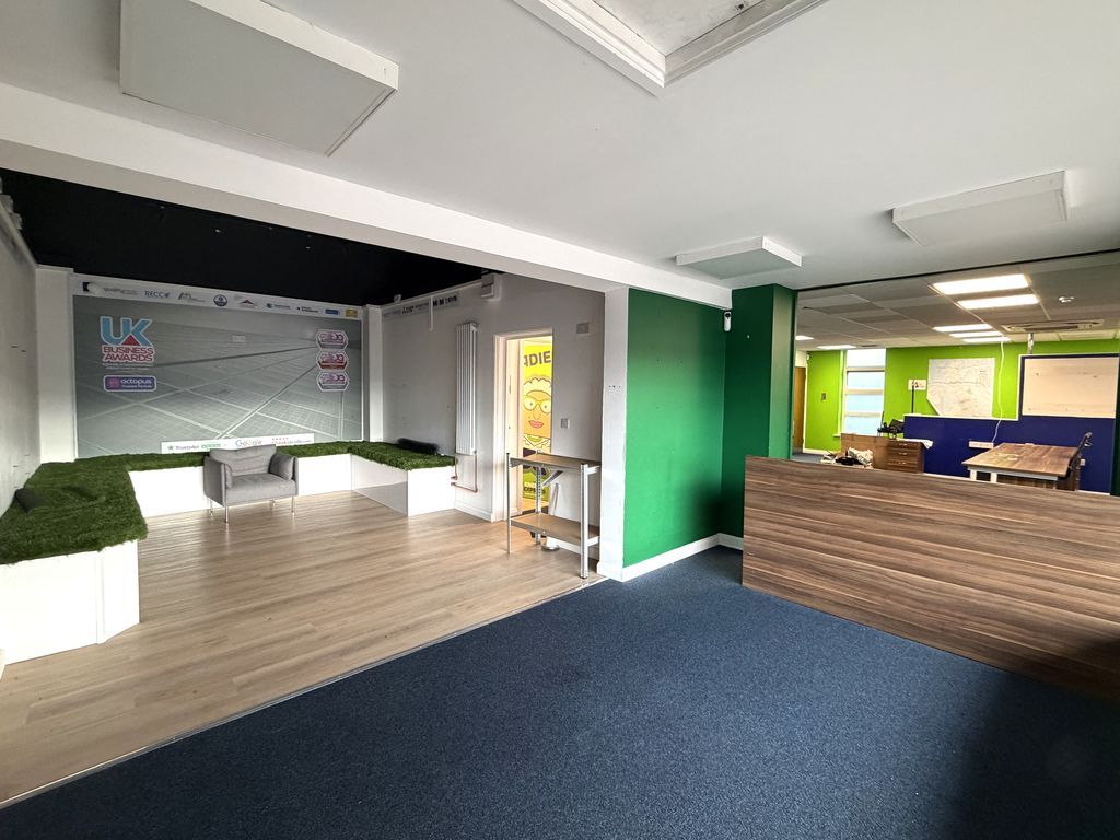 Property photo 3 of 16 Photo 6