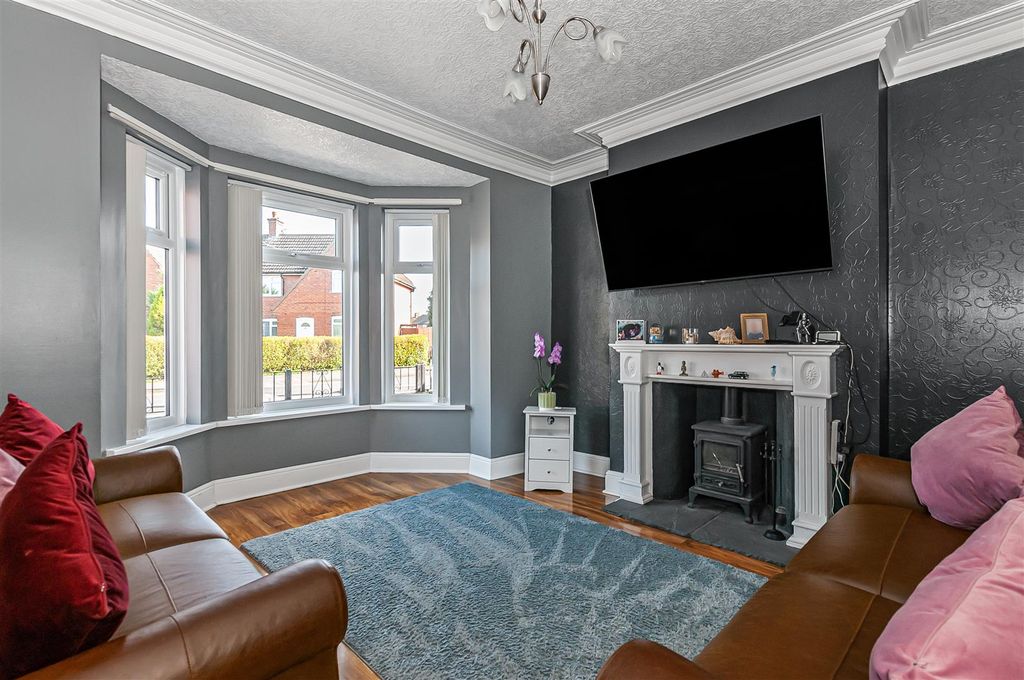 Property photo 2 of 17 55 Westfield Ave7.Jpg