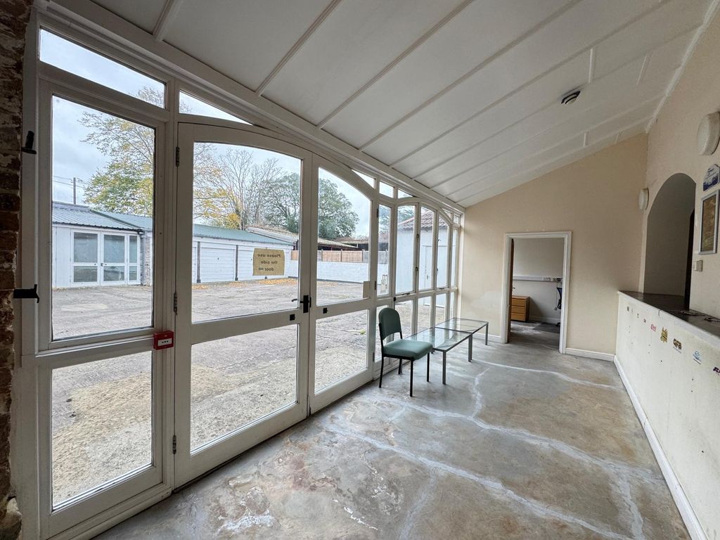 Property photo 2 of 9