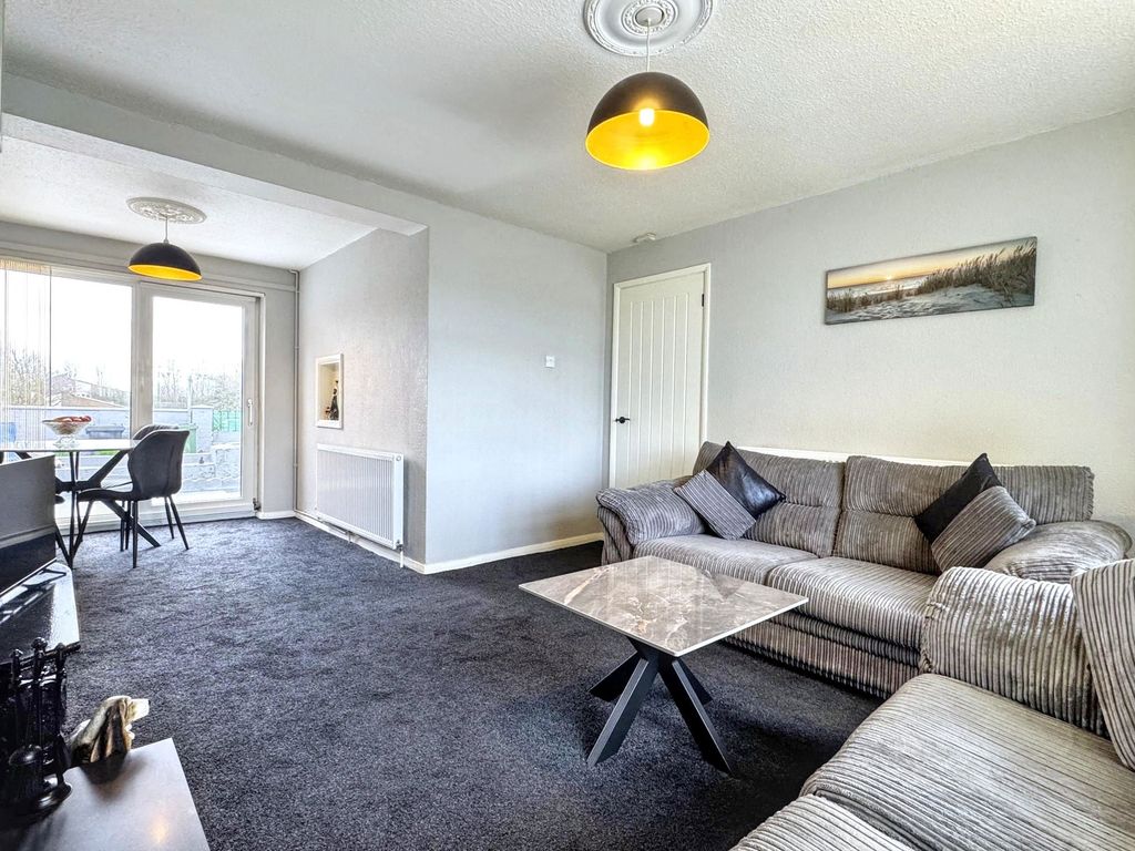 Property photo 2 of 28