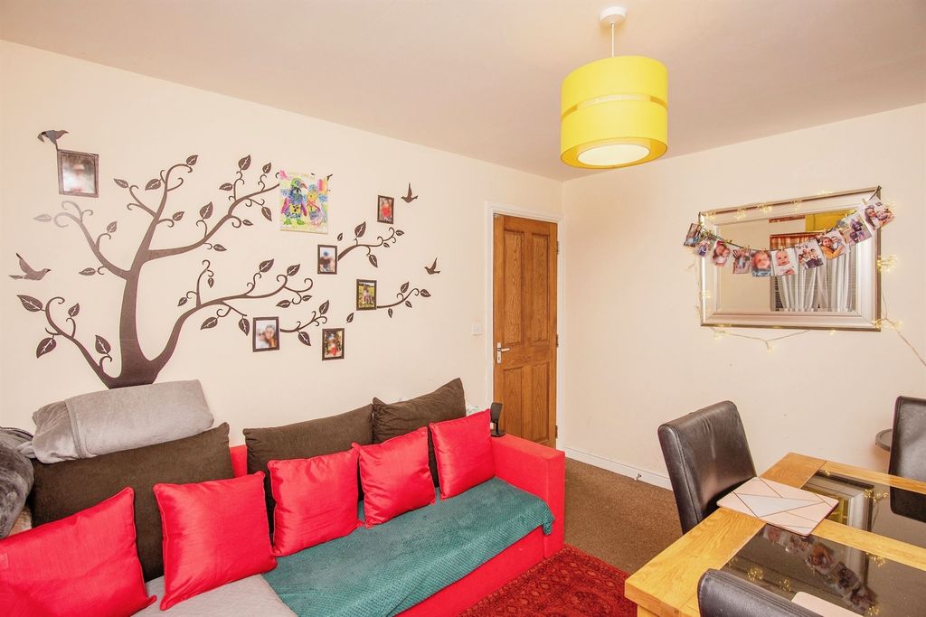 Property photo 3 of 7