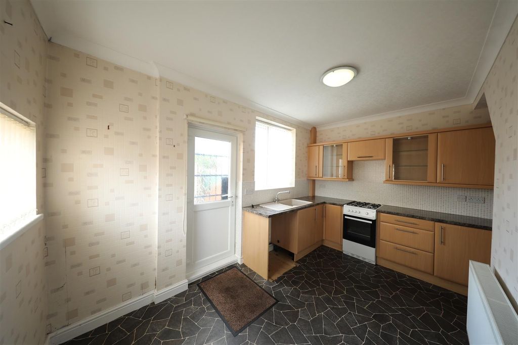 Property photo 2 of 15 Kitchen