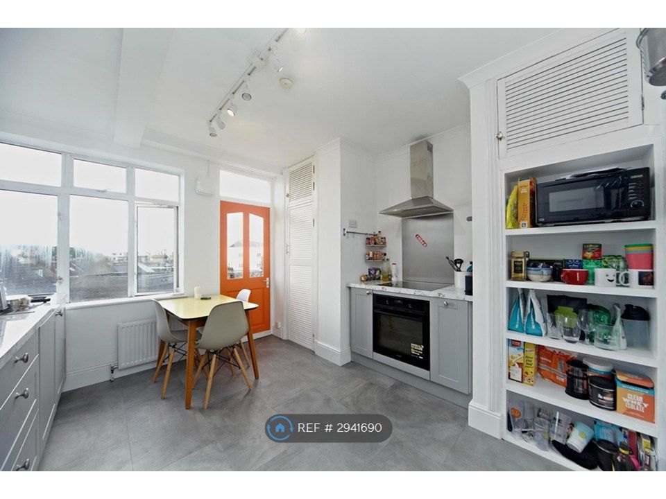Property photo 1 of 9 Kitchen
