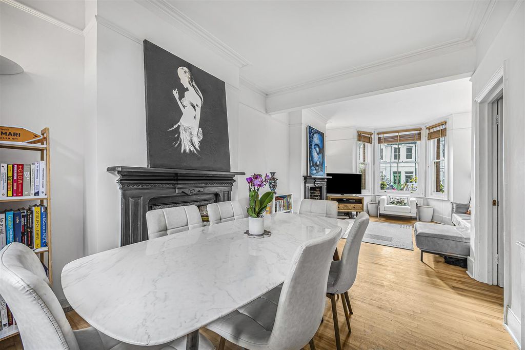 Property photo 3 of 11 Dining1.Jpg