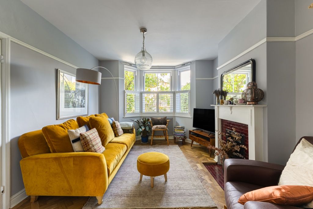 Property photo 2 of 13 112089_73 Canterb...