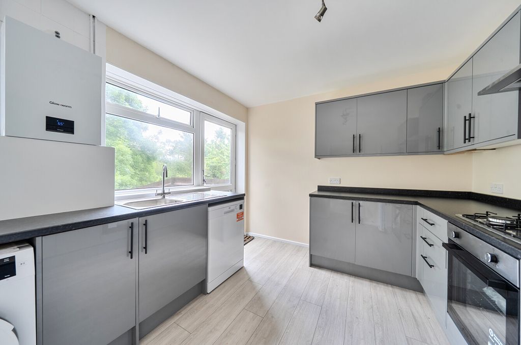 Property photo 2 of 16 1471241-27-6A1Ec3...