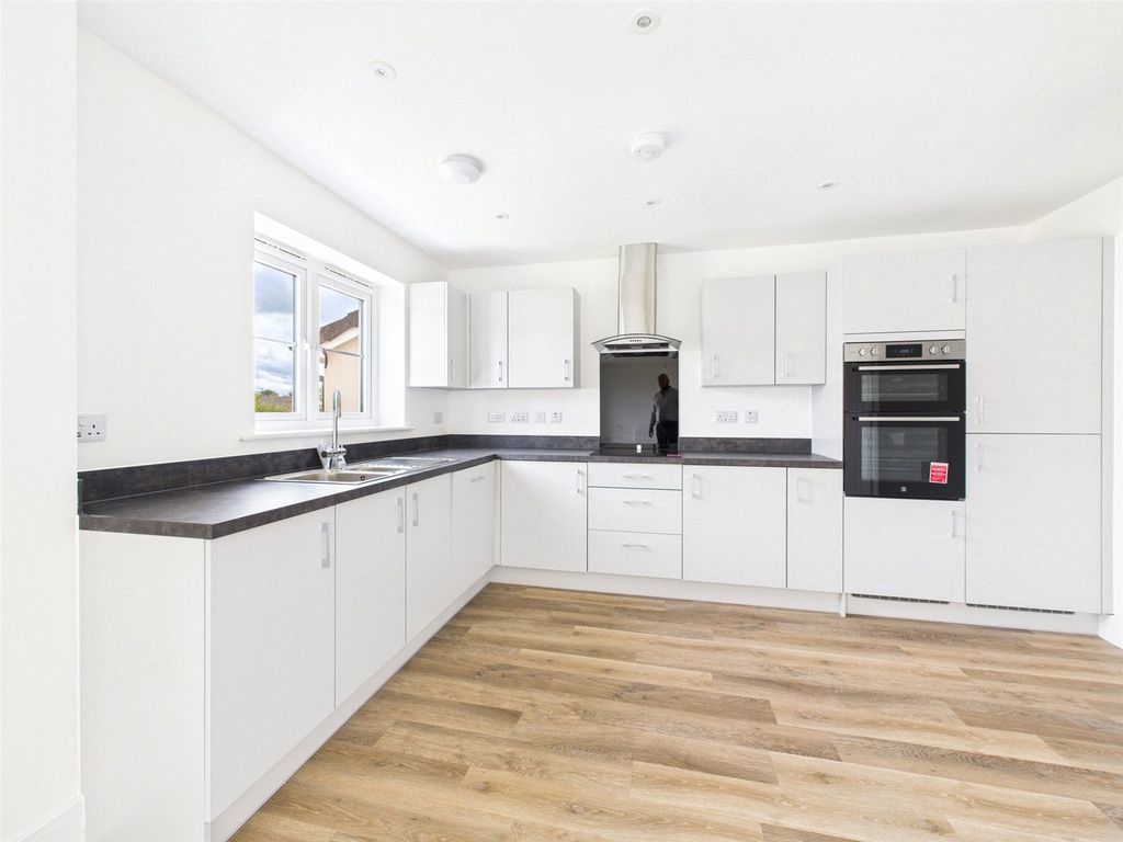 Property photo 3 of 18 Picture No. 10