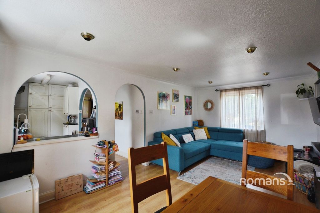Property photo 3 of 8 Pbox-Img.Jpg