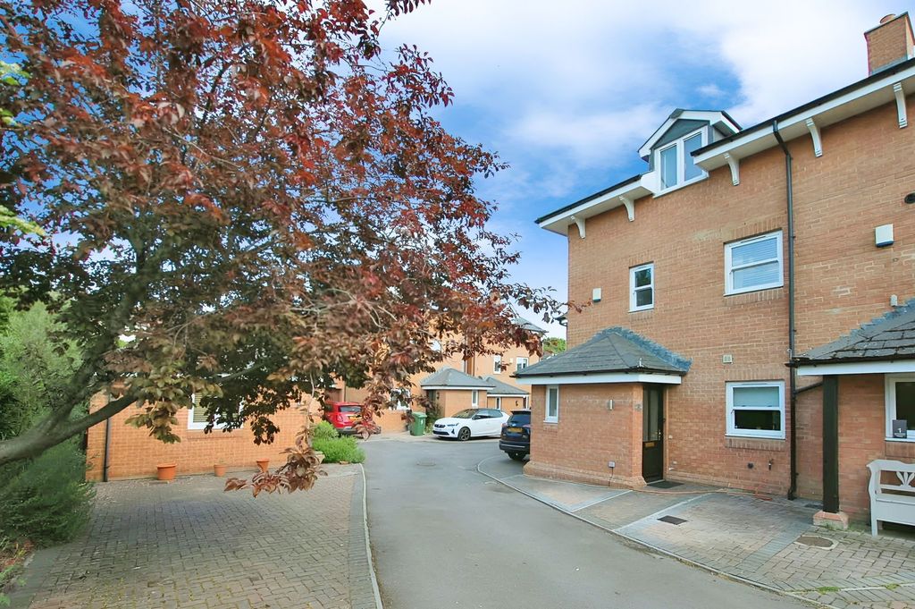 Property photo 1 of 21