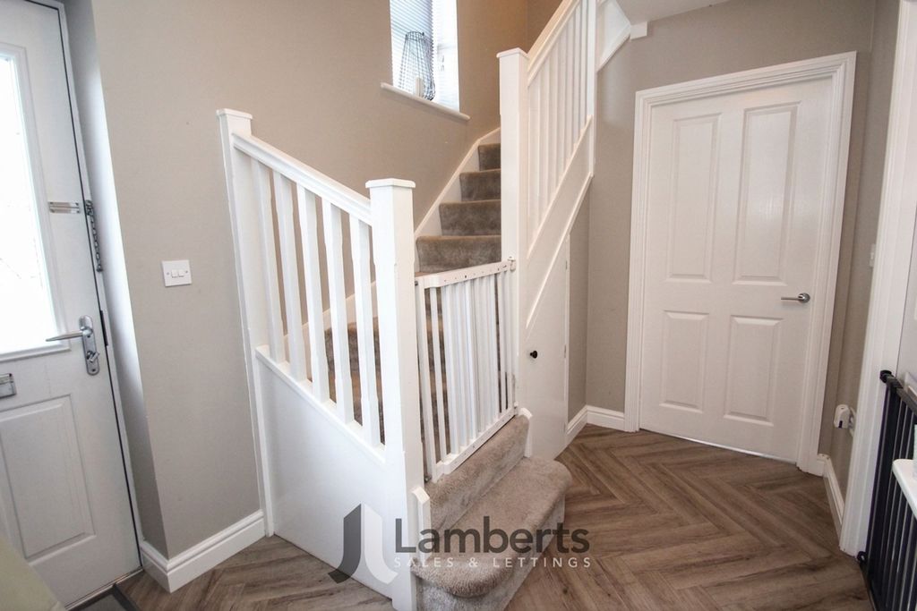 Property photo 2 of 28 Entrance Hall