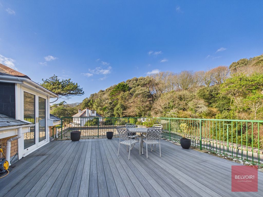 Property photo 2 of 44