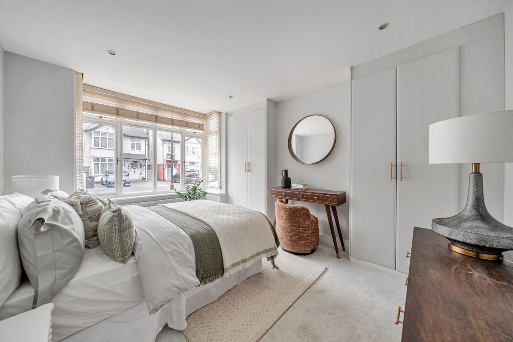 Property photo 3 of 11 1435889-2-69c29Eb...