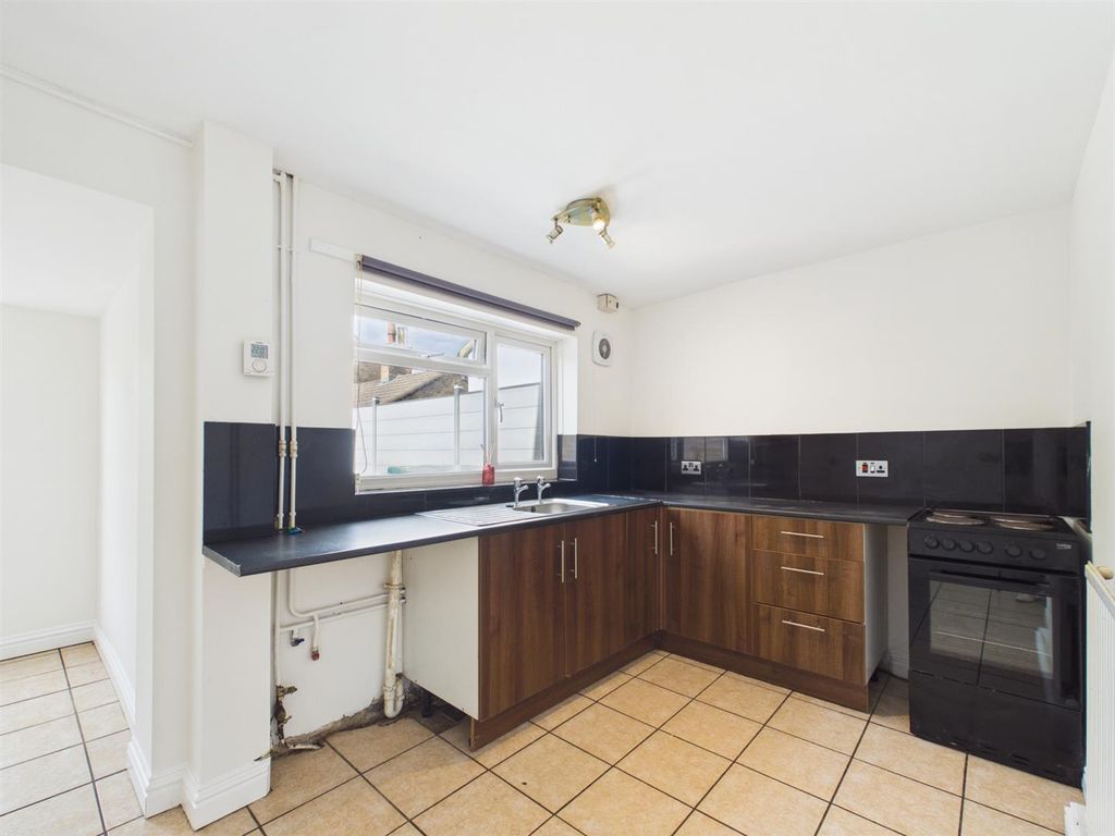 Property photo 2 of 9 Kitchen