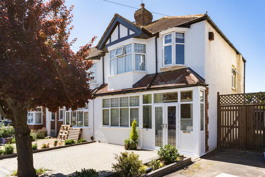 Property photo 1 of 18 External