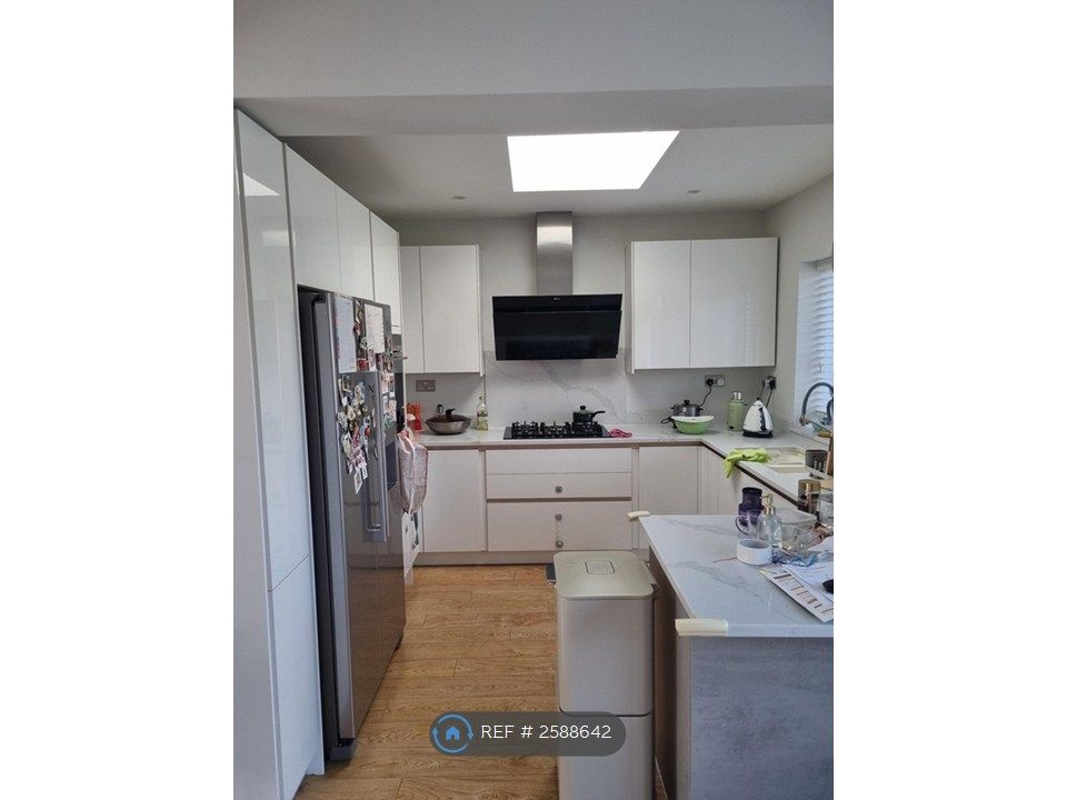 Property photo 2 of 11 Kitchen