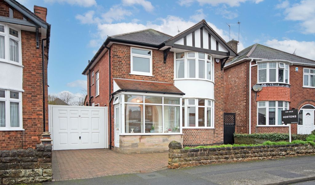 Property photo 1 of 32