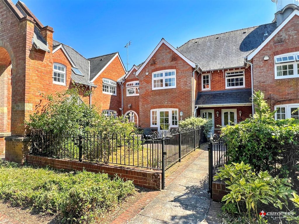 Property photo 1 of 16 External