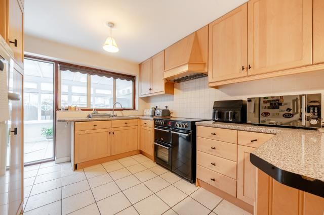 Property photo 2 of 20 Kitchen