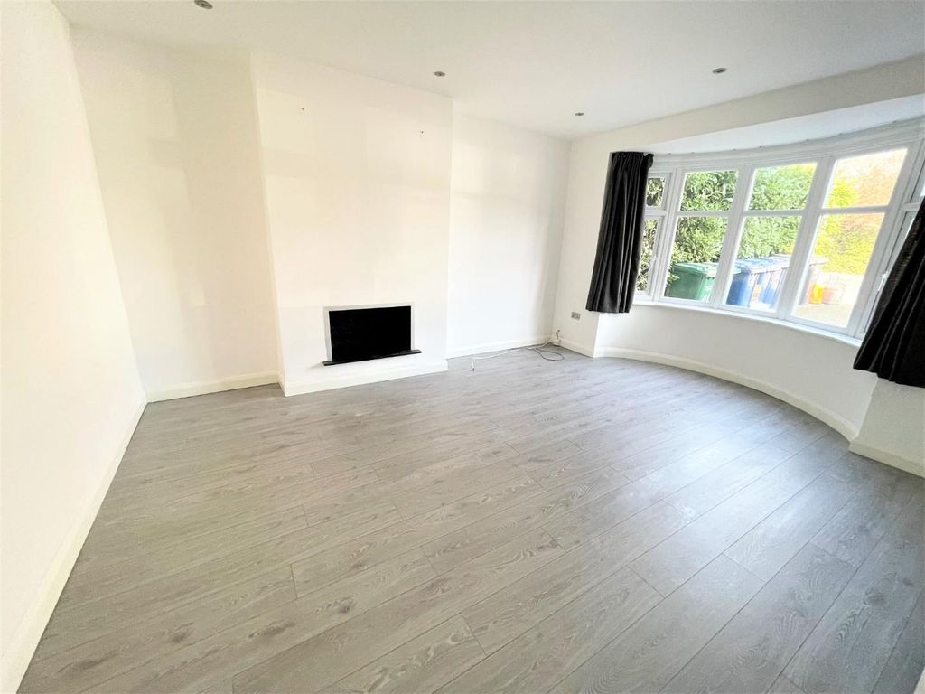 Property photo 2 of 9 Living1.Jpg